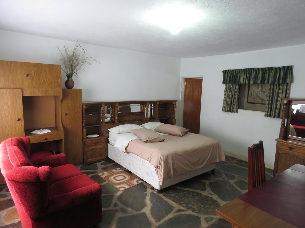 Parrot Lodge Bulawayo Esterno foto