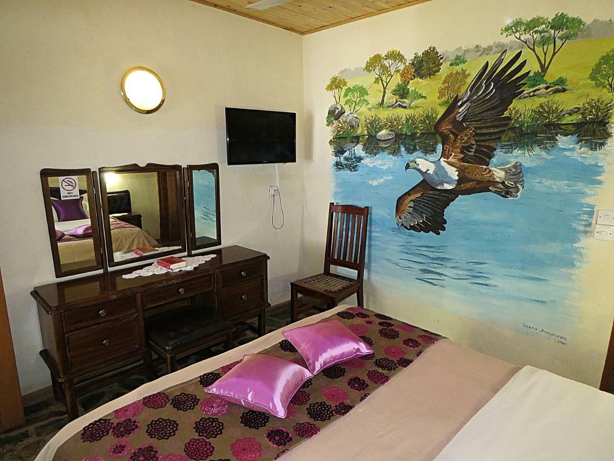 Parrot Lodge Bulawayo Esterno foto