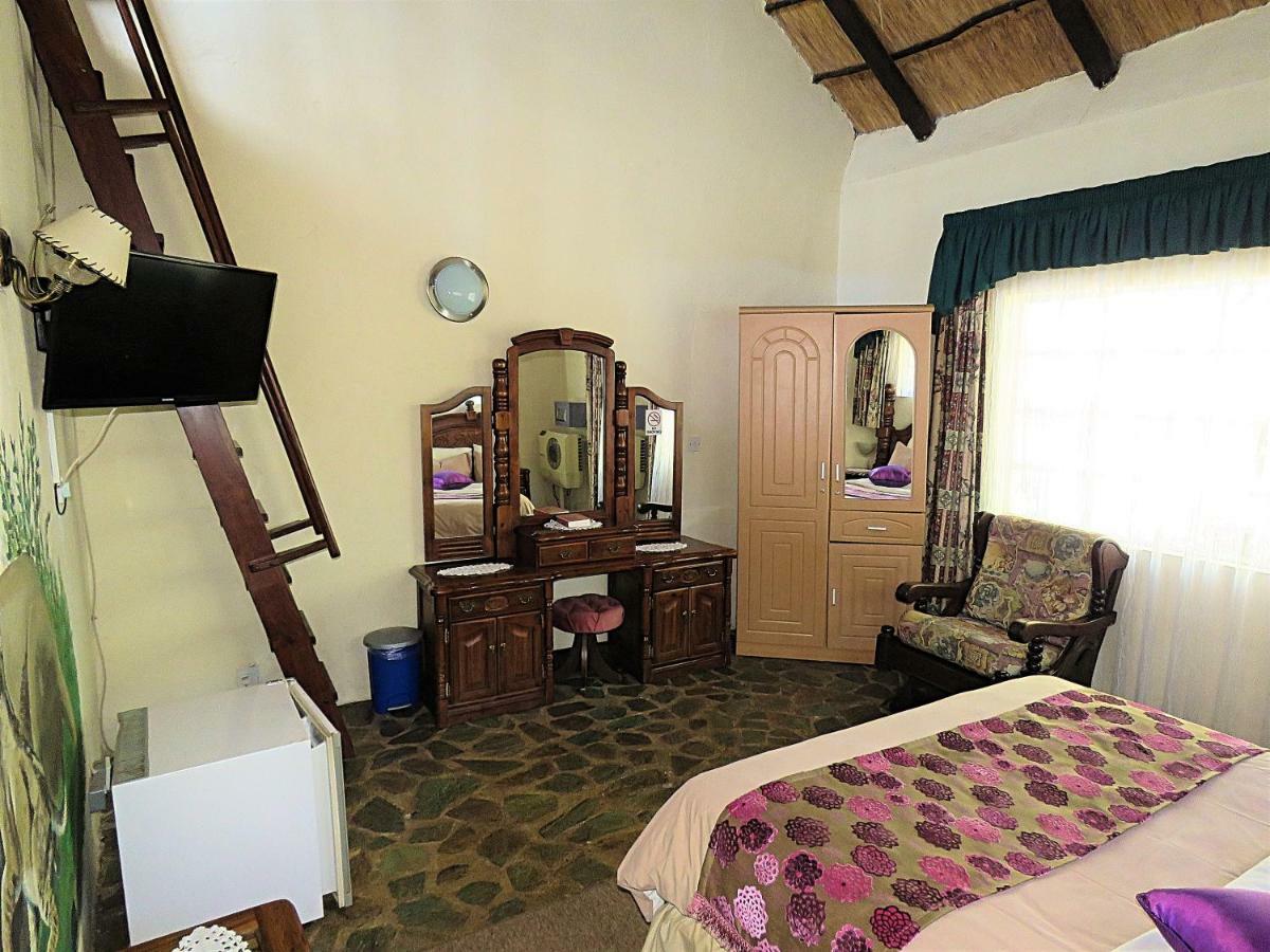 Parrot Lodge Bulawayo Esterno foto