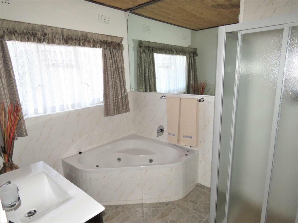 Parrot Lodge Bulawayo Esterno foto
