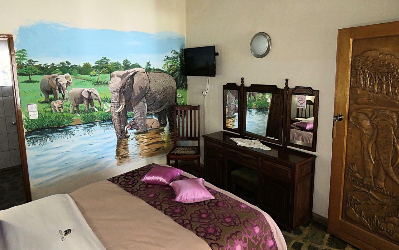 Parrot Lodge Bulawayo Esterno foto
