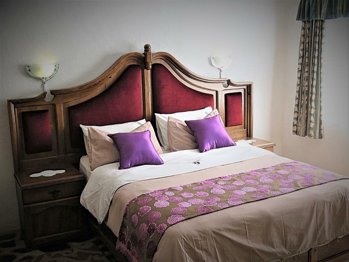 Parrot Lodge Bulawayo Esterno foto