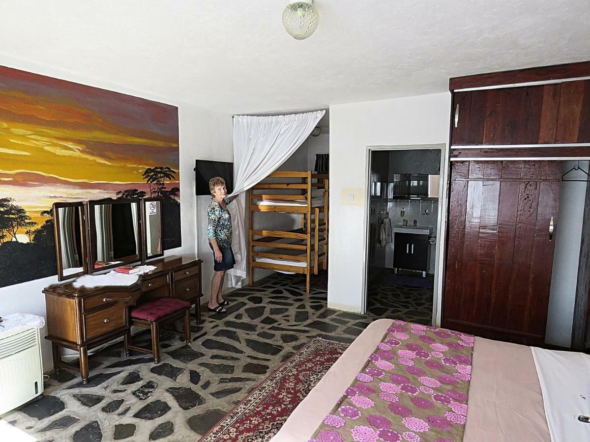 Parrot Lodge Bulawayo Esterno foto