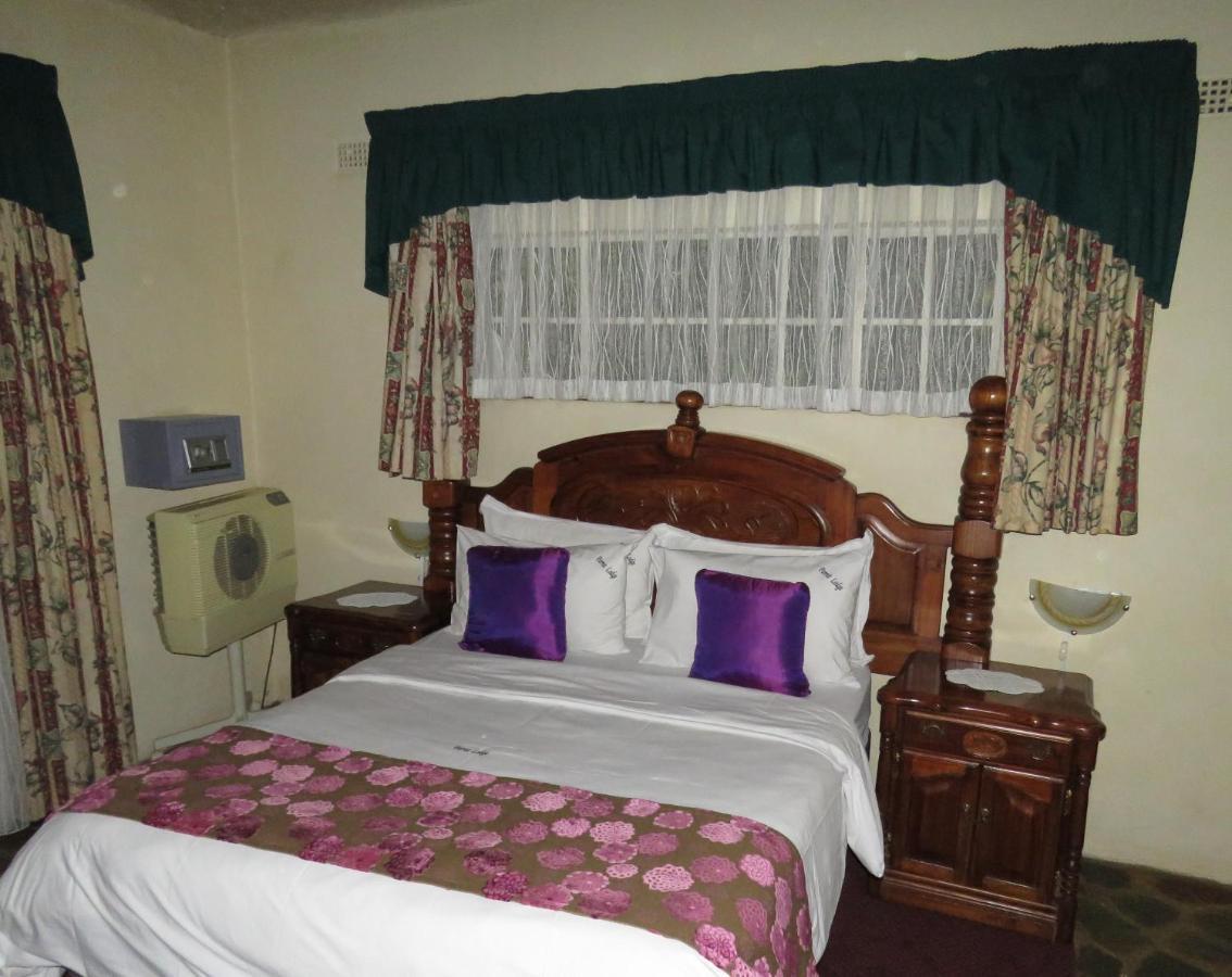 Parrot Lodge Bulawayo Esterno foto